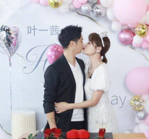 A、B的平均数是26，B、C的平均数是28，A、C的平均数是21，请问：A、B、C的平均数是（？游戏画面